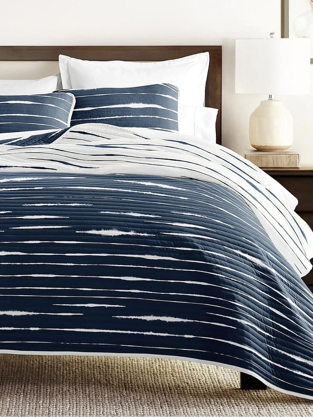 Full/Queen Reversible Patterned Quilt Set 3 Piece